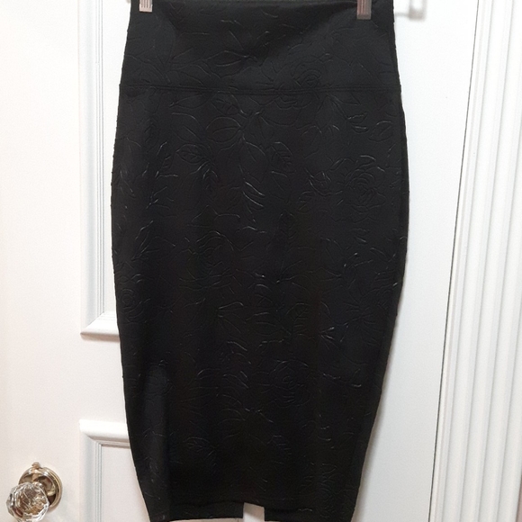 🛍️ pencil skirt with floral pattern - Picture 2 of 4